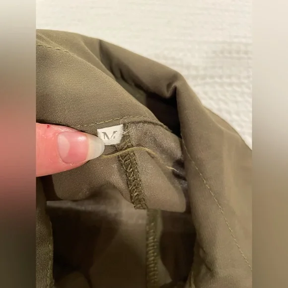 Unbranded women’s green blouse size medium - Picture 4 of 4